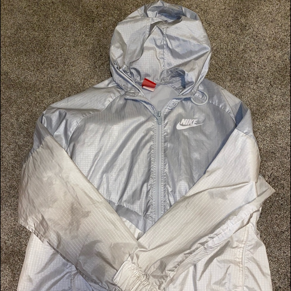 - Nike windbreaker